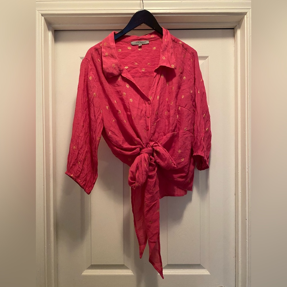 Alex & Parker. Women’s Pink Tie-Front Button Shirt with Gold Accents. 1X.
